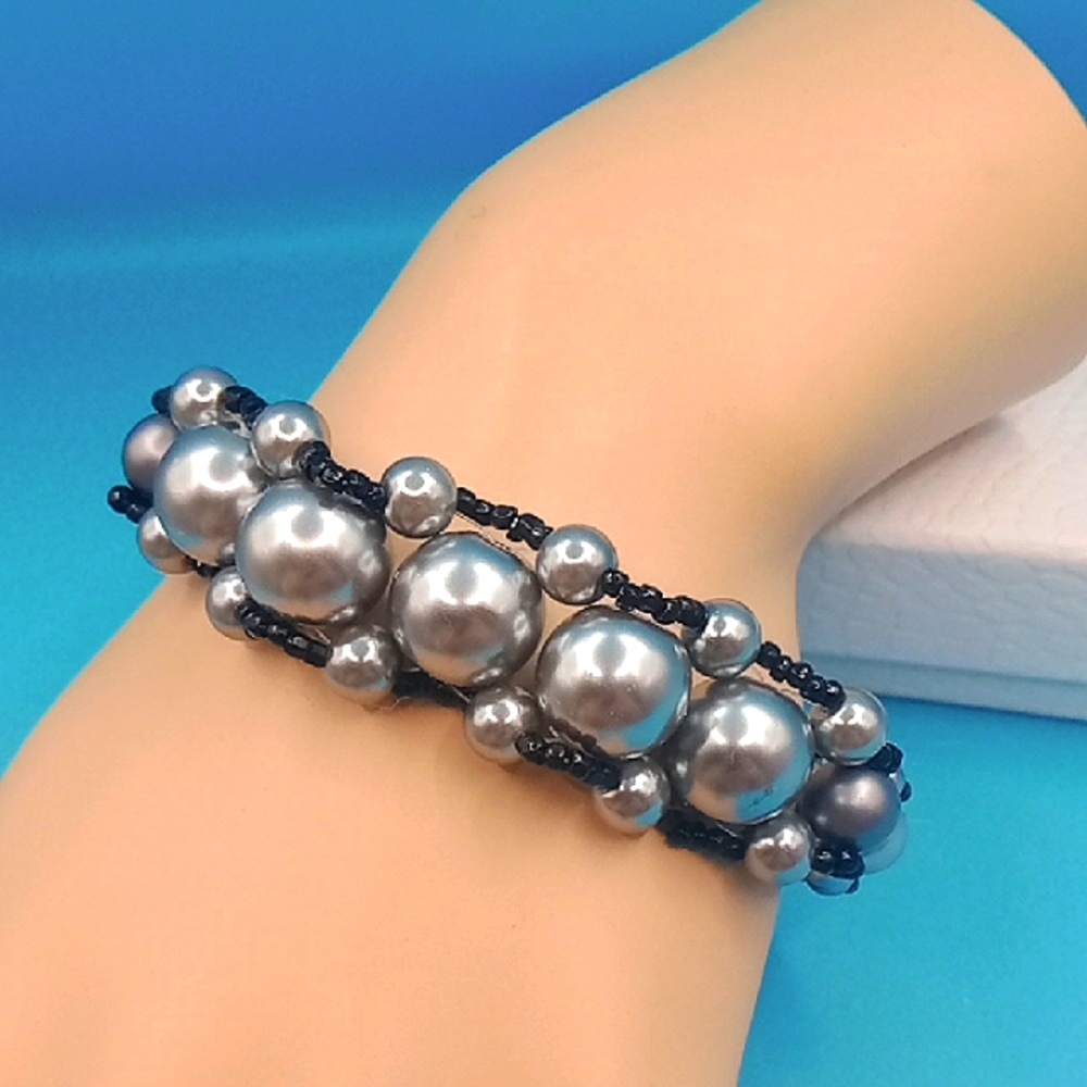 Elegant beaded bracelet